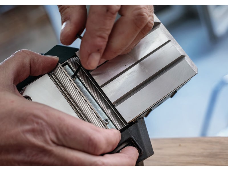 Skobeljni nož Bosch PRO, Dimenzije: 82x5,5x1,1mm, 2608635904